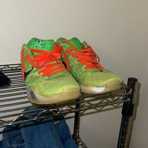 Kobe 10 grinch Nike ID